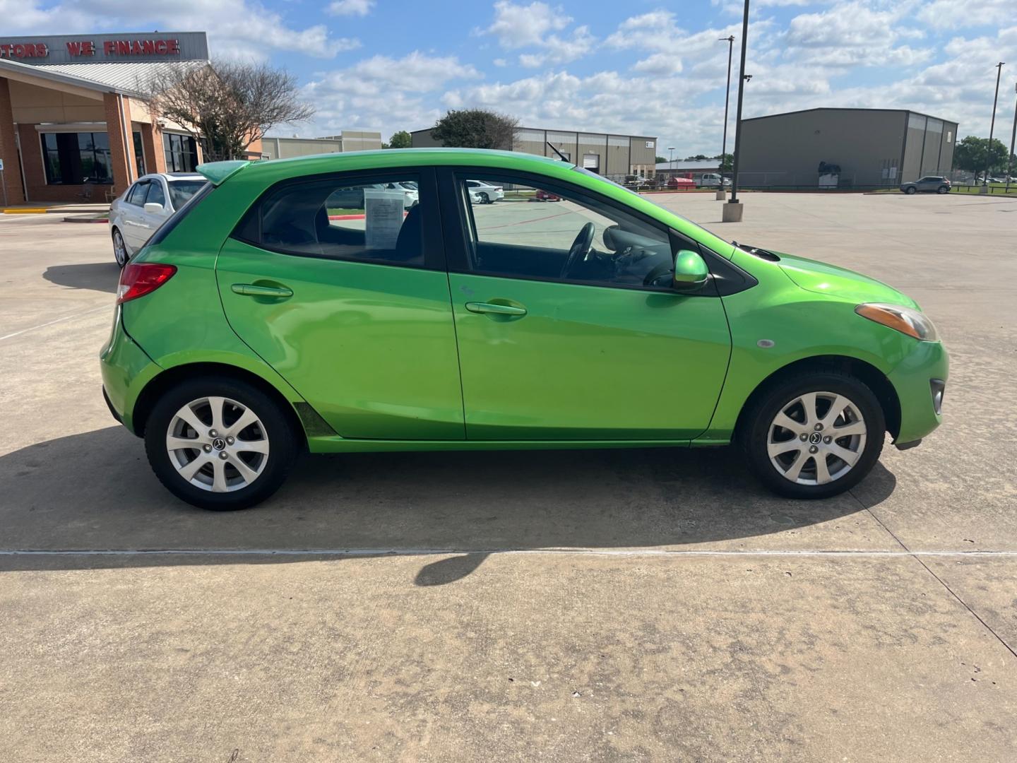 2013 green /black Mazda MAZDA2 Touring (JM1DE1LY1D0) with an 1.5L L4 DOHC 16V engine, Automatic transmission, located at 14700 Tomball Parkway 249, Houston, TX, 77086, (281) 444-2200, 29.928619, -95.504074 - Photo#7